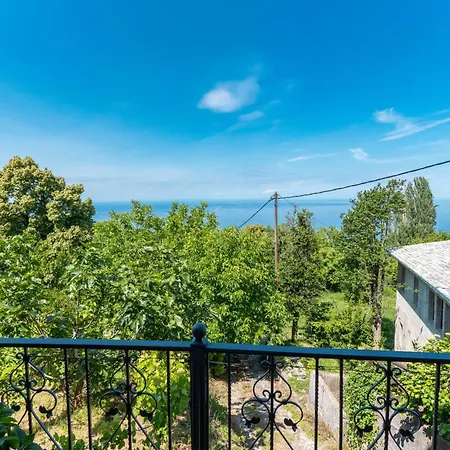 Πανσιόν ίρις Τσαγκαράδα