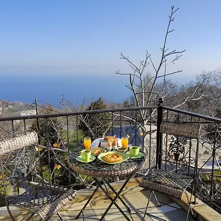 Πανσιόν ίρις Τσαγκαράδα